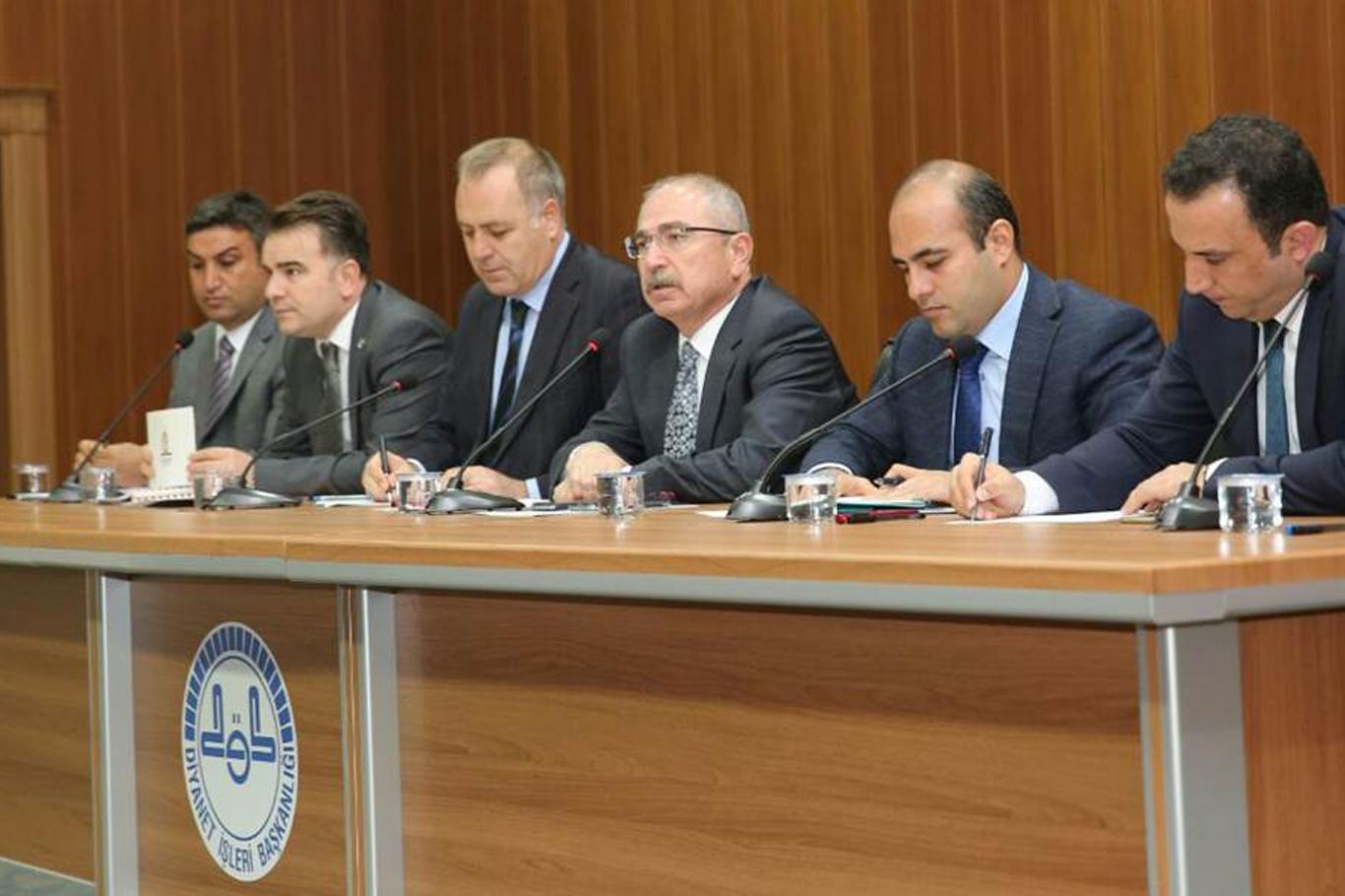 Mardin Valisi Yaman muhtarlarla bir araya geldi Mardin Valisi Yaman muhtarlarla bir araya geldi